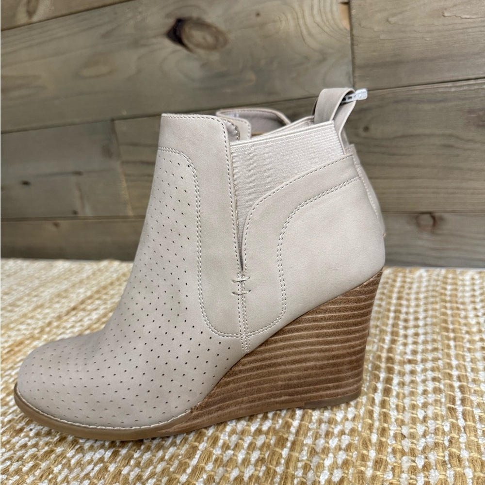 DC Dolce Vita Women’s Gerdy Vegan Leather Wedge-stacked Ankle Booties, NWT